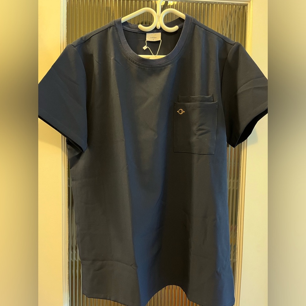 Luuna male scrub top navy blue. Size large. BNWT